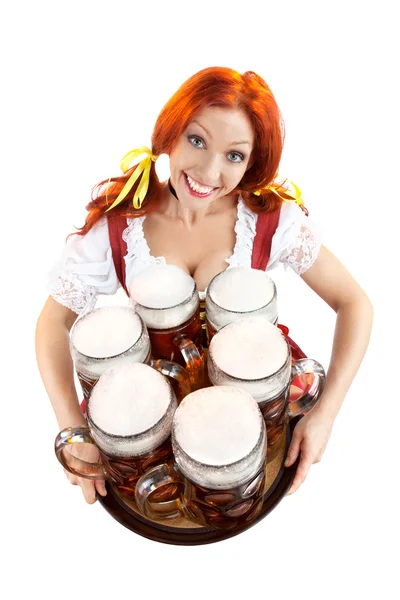 Mulher feliz com seis copos de cerveja — Fotografia de Stock