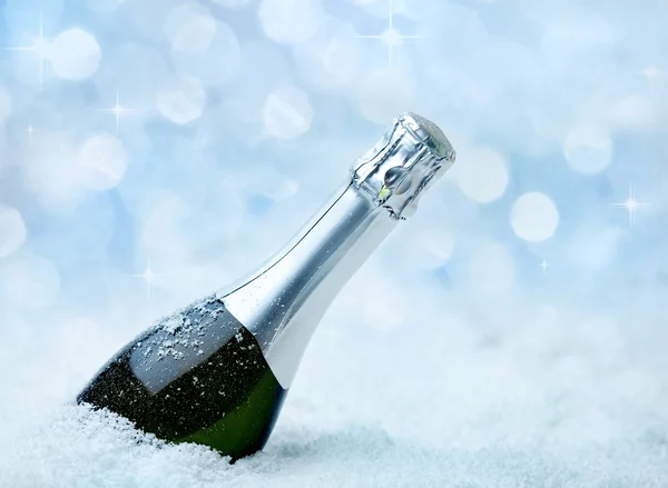 Champagne di Natale sulla neve — Foto Stock