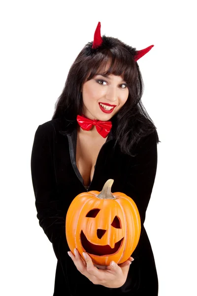 Jonge vrouw Holding Jack o'Lantern in kostuum van Black Devil op — Stockfoto