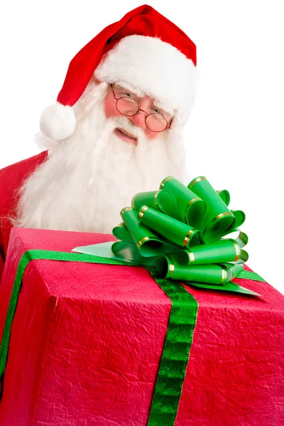 Santa celebración regalo de Navidad en sus manos en un backgrou blanco — Foto de Stock