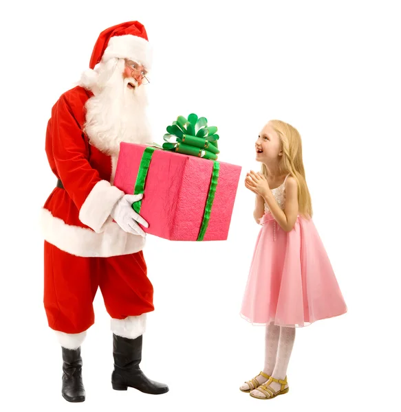 산타는 행복 한 어린 소녀에 게 선물을 제공 — 스톡 사진