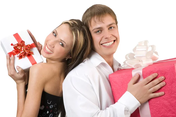 Szczęśliwa młoda para z biało -czerwoną prezenty. — Zdjęcie stockowe