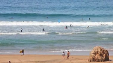 eylem Surfers