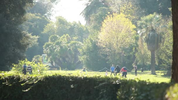 People in Villa Ada Park — Stock Video