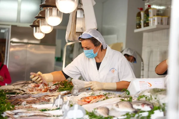 Working Portrait Fishmonger Workers Three Women Attending Public Sale Fish — Stock Photo, Image