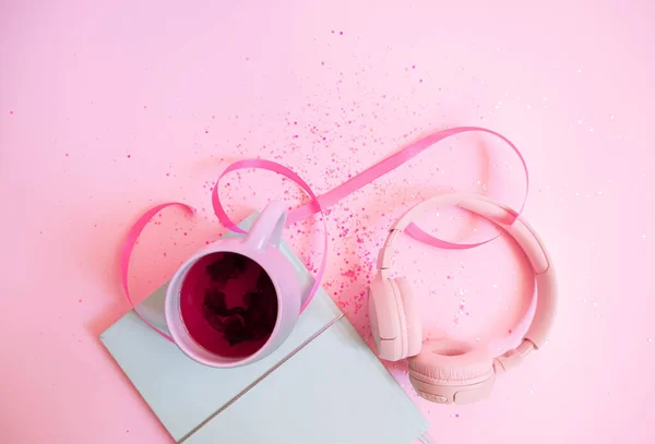 Girls pretty pastel set with planner, tea, macaroon and headphones. Flat lay — Stock Photo, Image