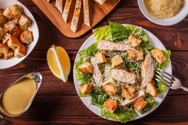 Homemade Chicken Caesar Salad with Cheese and Croutons — Stock Image Homemade Chicken Caesar Salad with Cheese and Croutons Stock Image
