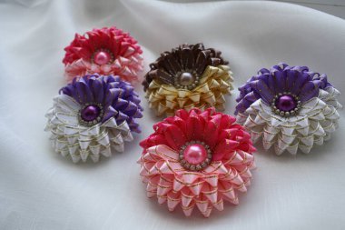 Kanzashi, birçok renk, saç bandı, çok renkli.