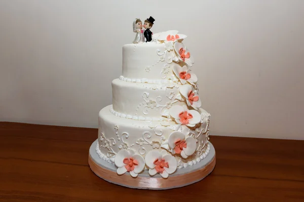 Postre de pastel de boda con almáciga de orquídeas — Foto de Stock