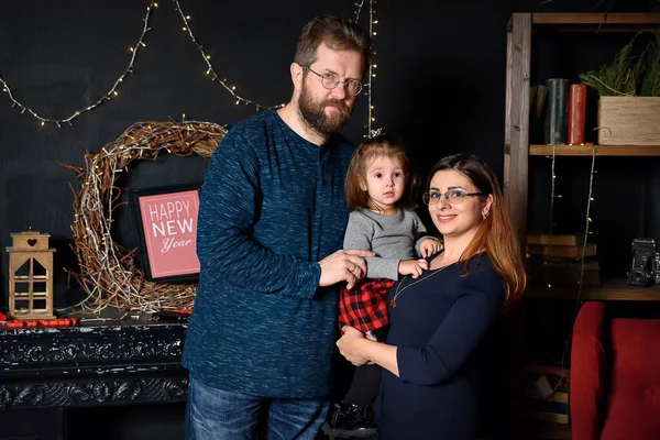 Trío Fotos Familiares Estudio Festivo Año Nuevo — Foto de Stock