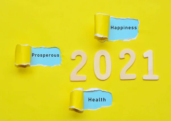 Bonheur Prospérité Santé Texte Sur Papier Déchiré Avec Année 2021 — Photo