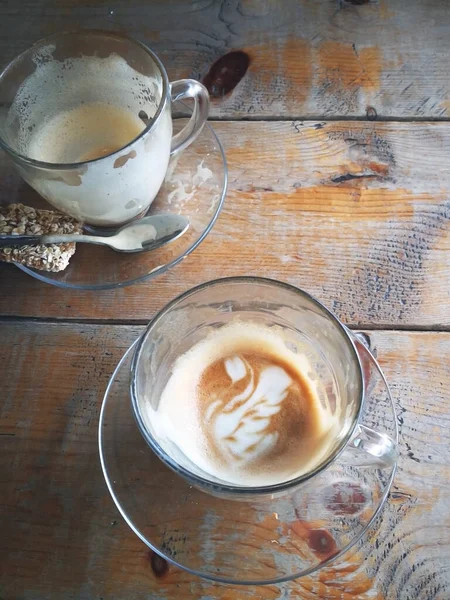 Empty coffee cup with cookies on wooden table in cafe — Stock Fotó