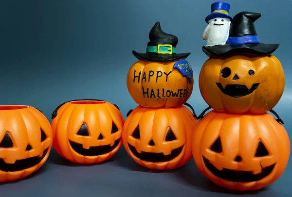 Fenerin balkabağı koyu mavi arka planda