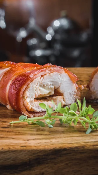 Dita Pollo Arrotolate Pancetta Con Salsa Barbecue — Foto Stock