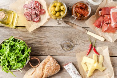 Sandviç hazırlama masası. Üst görünüm