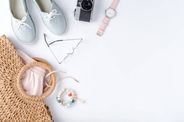 Yazlık kadın kıyafetleri