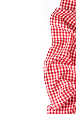 Telif alanı olan beyaz arkaplanda kırmızı kareli masa örtüsü