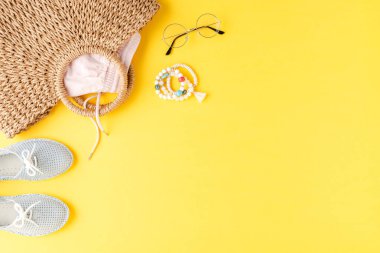 Yaz kadın aksesuarları için genel çekim