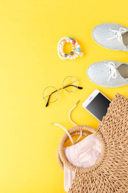 Yazlık kadın kıyafetleri