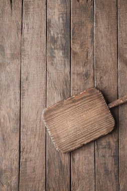 Kopyalama alanı ile ahşap masa üzerinde Rustik kesim tahtası