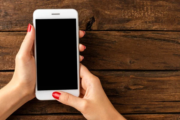 Vrouw Handen Met Behulp Van Smart Phone Met Leeg Scherm — Stockfoto