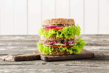 Sağlıklı ekmek sandviçi. Kapat.