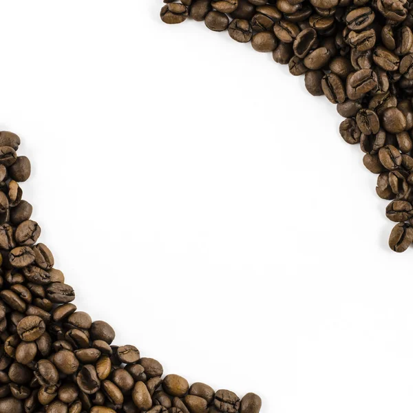 Cornice di chicchi di caffè su sfondo bianco — Foto Stock