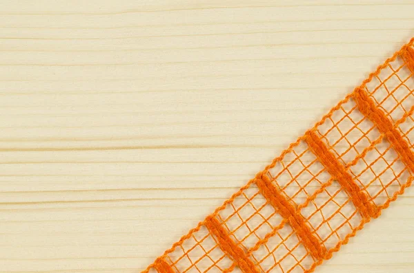 Rama pomarańczowe wstążki na drewniane tła — Zdjęcie stockowe