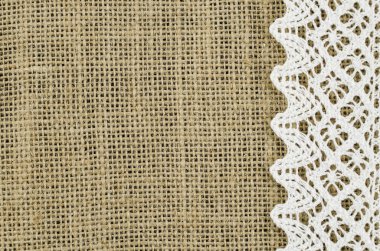 Keten zemin üzerine beyaz peçete çerçevesinde