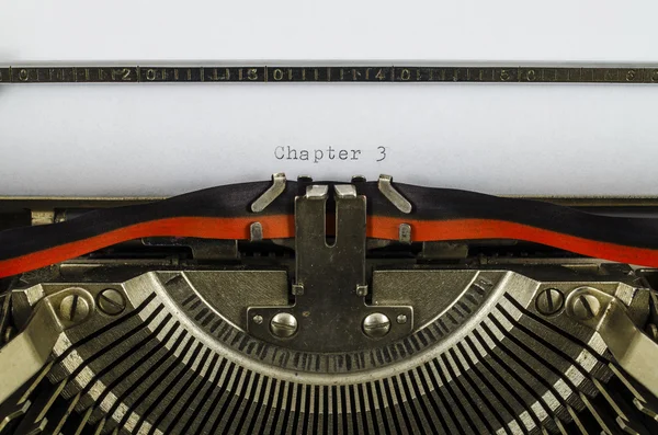 Capítulo 3 palavra impressa em uma máquina de escrever antiga — Fotografia de Stock
