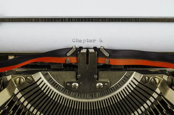 Chapitre 6 mot imprimé sur une ancienne machine à écrire — Photo