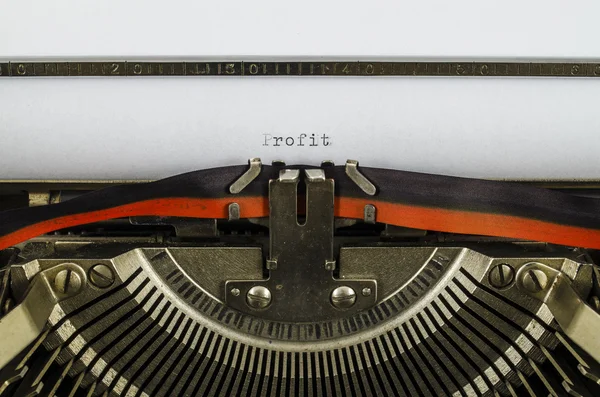 Palabra de beneficio impresa en una vieja máquina de escribir — Foto de Stock