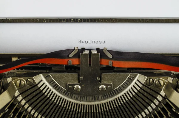 Obchodní word vytištěny na starý psací stroj — Stock fotografie