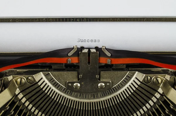Framgång ordet tryckt på en gammal skrivmaskin — Stockfoto