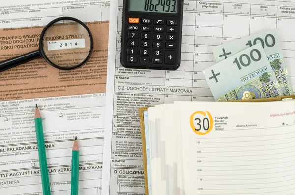 Formulário fiscal polonês com ferramentas de escritório — Fotografia de Stock