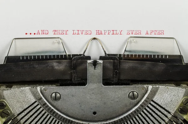 ...y vivieron felices para siempre después de palabra impresa en una vieja máquina de escribir — Foto de Stock