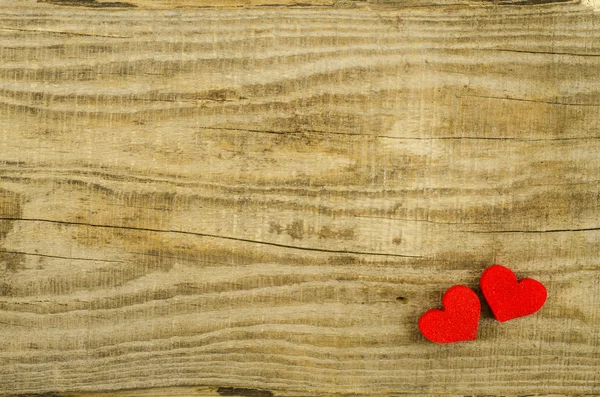Herzen auf leerem Holztisch — Stockfoto