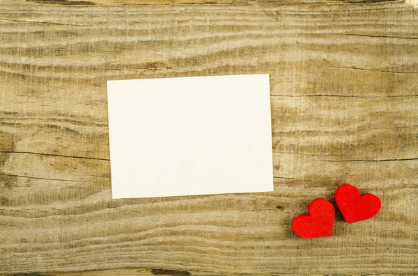 Empty card with heart on wooden table — Stock Photo, Image