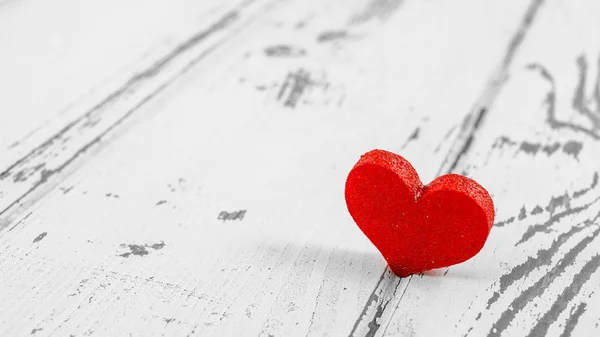 Heart on wooden table — Stock Photo, Image