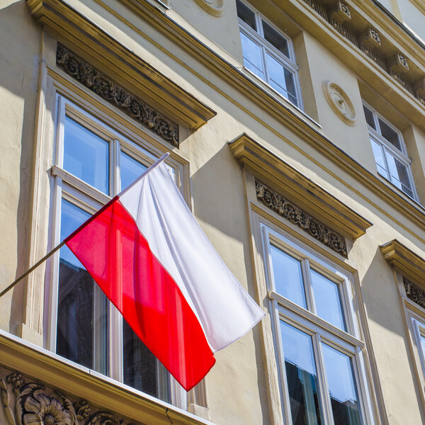 Флаг Польши на строительстве
