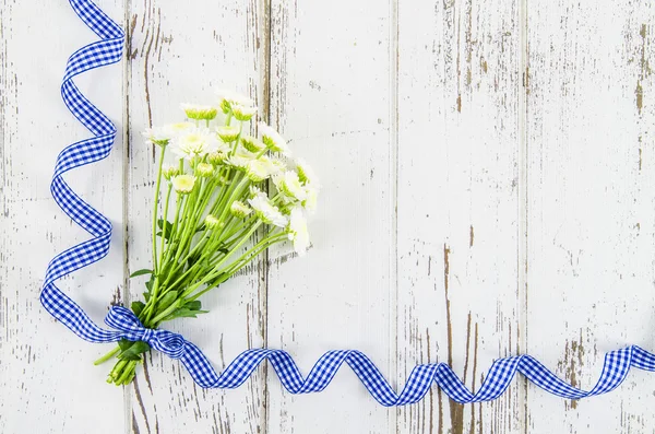 Fondo de madera vacío con flores —  Fotos de Stock