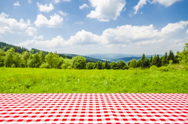 Mesa vacía con fondo de paisaje —  Fotos de Stock