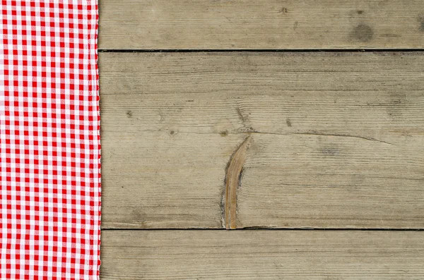 Czerwony obrus na stół drewniany — Zdjęcie stockowe