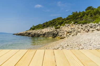 Manzara arka plan ile boş ahşap masa