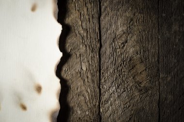 Ahşap arka plan üzerinde eski kağıt