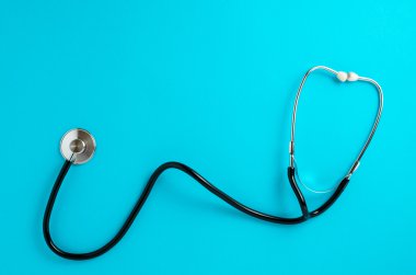 Mavi arkaplanda steteskop