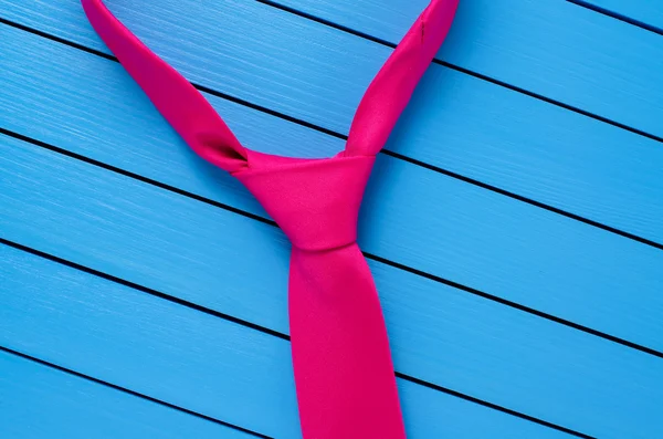 Pink tie on wooden background — Stock Photo, Image