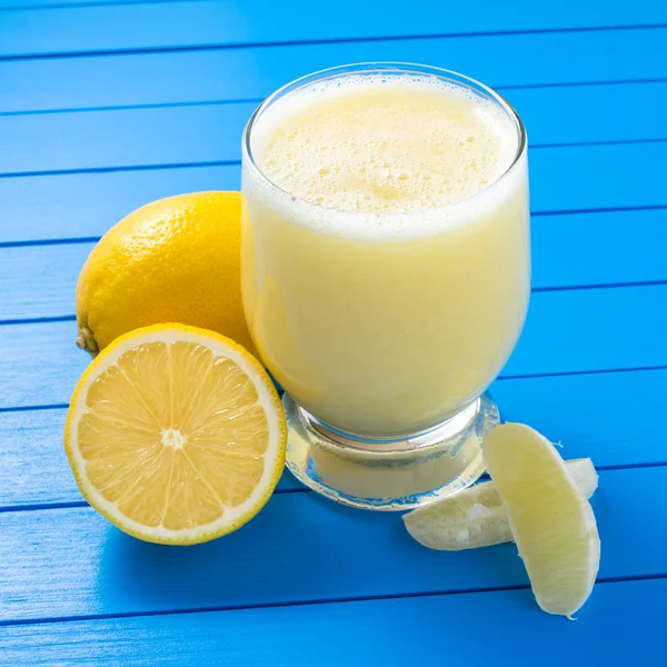 Lemon juice on wooden table — Stock Photo, Image