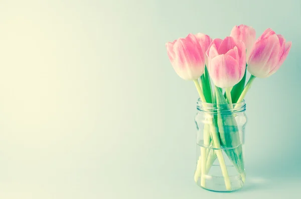Όμορφη Ροζ Τουλίπες Βάζο — Φωτογραφία Αρχείου