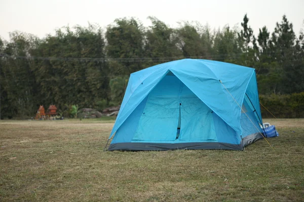 산 위에 텐트 — 스톡 사진